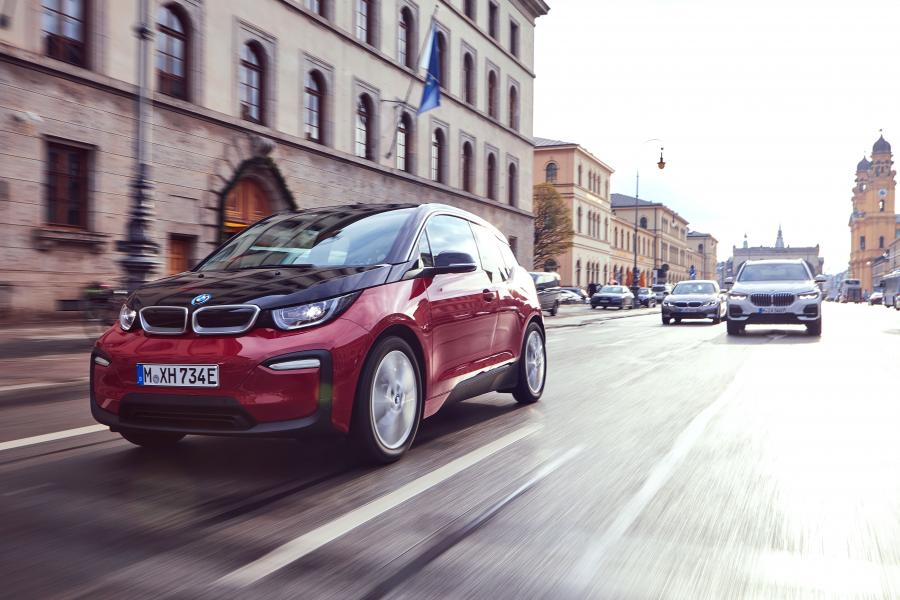  BMW 330e (G20) 2018 года  (WW) (фото 15 из 44)